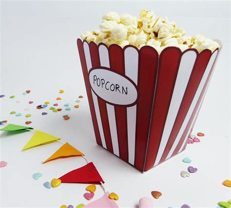 / ein kinogutschein ist ein beliebtes geschenke. Popcorn Tüte für Snacks beim Heimkino - balloonas.com ...