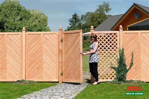 Wer seinen garten, seinen balkon oder seine terrasse zur wohlfühloase umwandelt, möchte in der regel nicht, dass der bereich einsehbar ist. Sichtschutzelemente & Zäune | Holz Dahlinger | Joda Holz ...