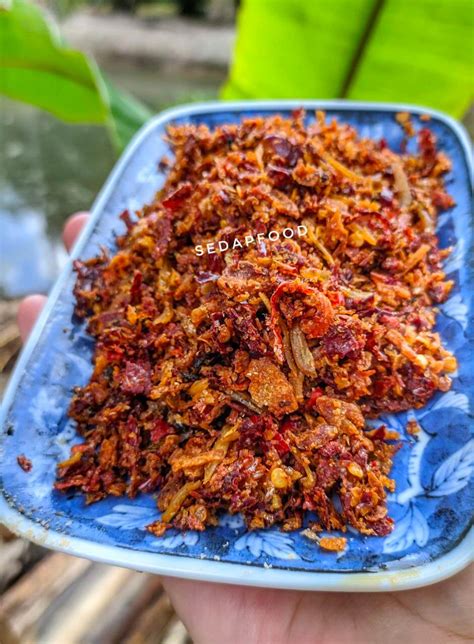 Saya dapat idea untuk menyediakan lauk sambal ikan bilis kering selepas bersembang dengan linda dan isma berkenaan lauk yang mereka sediakan semasa berbuka boleh dibuat banyak banyak dan simpan dalam bekas bertutup. Resepi Berhantu Sambal Bilis Garing Cili Kering Tahan Lama