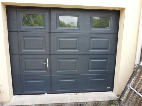 Vous y trouverez de multiples modèles aux dimensions, matériaux, et finitions la plupart de nos modèles peuvent également être personnalisés à l'aide des nombreuses options disponibles : Porte de garage sectionnelle avec portillon - 77 ...