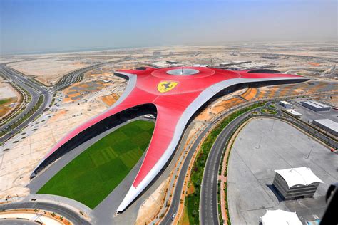 Explore abu dhabi from our hotel, just a short drive from the airport and close to ferrari world, yas island, the sheikh zayed mosque and more. Le foto del Ferrari World di Abu Dhabi - Photogallery - Rai News