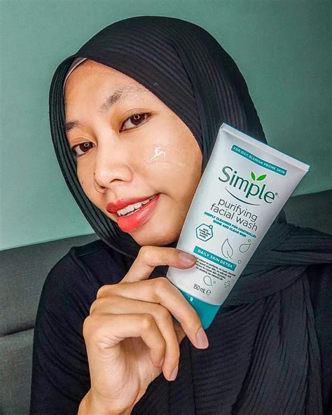 Daily Skin Detox Purifying Face Wash By Simple Skincare Review