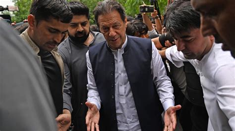 Korruptionsvorwürfe Pakistans Ex Premier Imran Khan Verhaftet