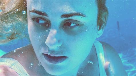 She trained at the australian theatre for young people and at second city in. Rebel Wilson postet heiße Unterwasserbilder aus dem Pool ...