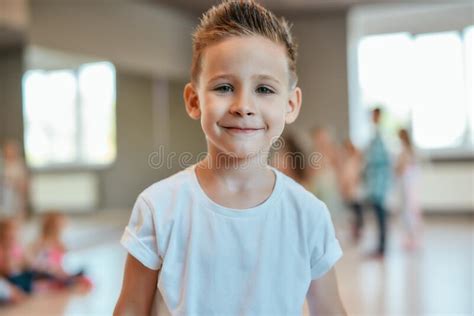 Baile Para Niños Grupo De Niños Y Niñas Bailando Mientras Tienen Clase