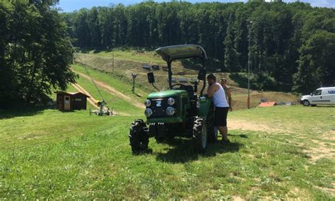 Find location, trail maps and piste maps covering the mountains 180m of vertical range and. Eplény, traktor és munkaeszköz