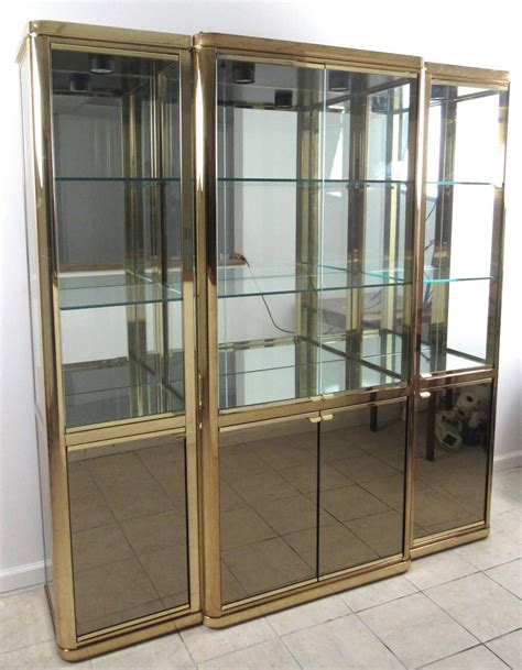 Each modern display has a deep blue 0.5 thick plexiglass base, which will give a stylish touch of color to your boutique, museum, or gallery showcases. Elegant Mid-Century Modern Display Case by DIA For Sale at ...