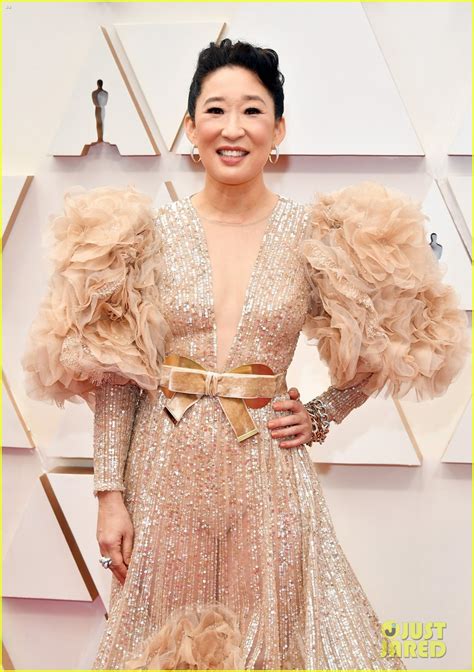 Sandra Oh Sparkles On The Red Carpet At Oscars 2020 Photo 4433654
