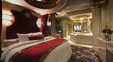 Roman style architecture in an area of 2962 square feet (275 square meter) (329 square yards). Roman Theme Room