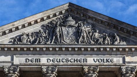 Flüchtling Kandidiert Für Bundestag Und Will Inschrift „dem Deutschen Volke“ ändern