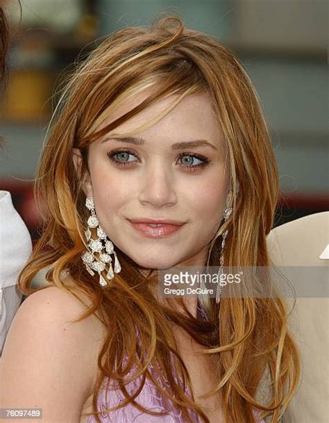 Mary Kate Ashley Olsen Walk Of Fame Photos And Premium High Res