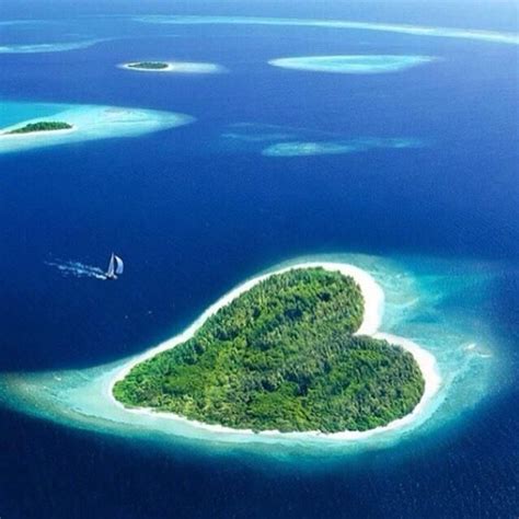 Heart Island Romantic Destinations Honeymoon Destinations Romantic