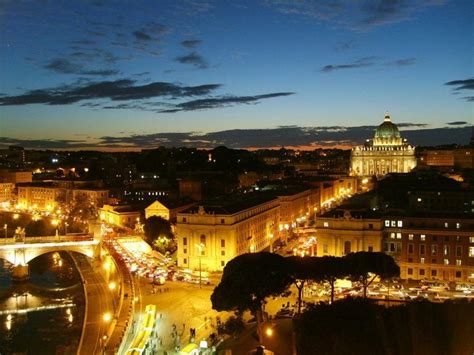 Roma Di Notte Dallalto Città Del Vaticano Luoghi Città