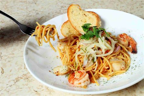 Bahan utama dari sebuah sambal adalah cabai dan bawang. Resep Spaghetti Seafood Sambal Matah - Dapur Racikan Nusantara
