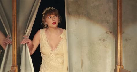 Breaking Down The Easter Eggs In Taylor Swifts Willow Music Video Entertainment Weekly