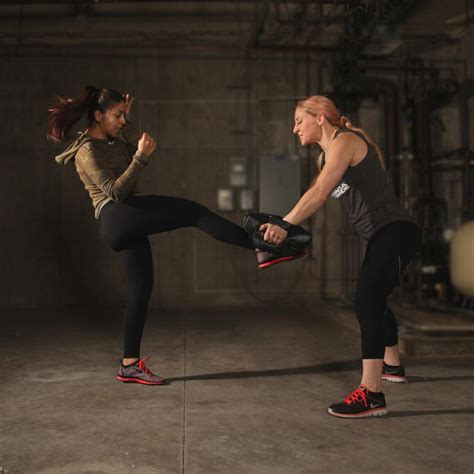 Simple Self Defense Moves Every Woman Should Know Self Defense Moves Self Defense Women