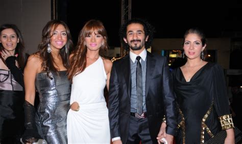 حضر الفنان أحمد حلمي وزوجته الفنانة منى زكي فعاليات حفل افتتاح الدورة 42 من مهرجان القاهرة السينمائي الدولي. حصرى صور احمد حلمى يدخن السييجار الفاخر ومنى زكى بفستان ...