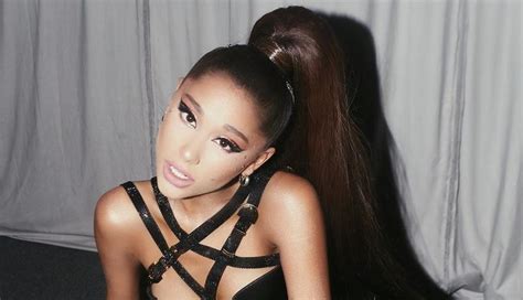 Ariana Grande Se Prepara Para Sus Shows Viendo A Bob Esponja Video