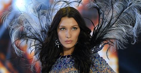 Bella hadid returned to the runway for the victoria's secret fashion show in nyc on thursday, and you better believe the weeknd was front and center back in 2016, the weeknd performed at the show, and he practically serenaded bella as she hit the vs runway for the very first time with gigi. Twitter Reacts To Bella Hadid & The Weeknd's Victoria's ...
