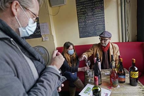 Mayor bill de blasio said that the daily indicators for the coronavirus in new york city are concerning, urging caution to residents ahead of the halloween president joe biden encouraged democratic lawmakers wednesday to act fast on his $1.9 trillion covid rescue plan but also signaled he's open. New York City to close indoor dining again due to COVID-19 ...