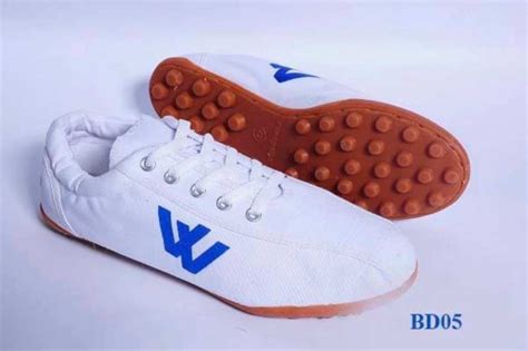 Hội nghị thượng đỉnh lần đầu tiên của hai nhà lãnh đạo diễn ra tại singapore hồi tháng 6/2018 bị chỉ trích vì không đạt được nhiều thỏa thuận. Giày Thượng Đình đế cao su