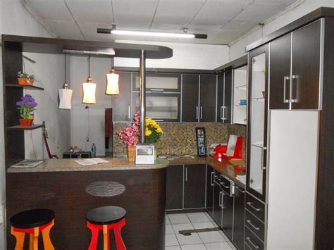 Modern design in the kitchen will give the impression of luxury and elegance. Desain Meja Mini Bar Dapur Leter L | Gambar Desain Rumah ...