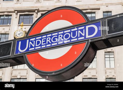 England London Underground Sign Stock Photo Alamy