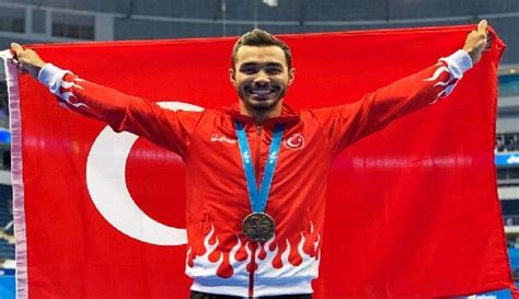 25 yaşındaki sporcumuz, 'paralel' aletinde finallere kaldı. Ferhat Arıcan'a Dünya Kupası'nda bronz madalya