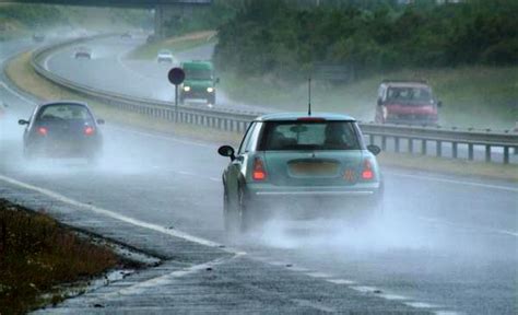 8 Things You Should Take Note Of When Driving In The Rain