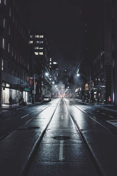 무료 이미지 눈 겨울 빛 사람들 도로 거리 시티 도시의 도시 풍경 어두운 저녁 날씨 고요한 어둠