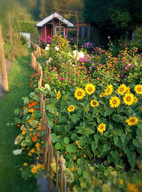 Der garten wird immer mehr zum lebensraum, im sommer zum zweiten wohnzimmer. Die schönsten Blumenbeet Ideen - Seite 2