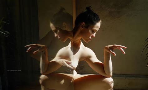 Erika Christensen Poses Naked