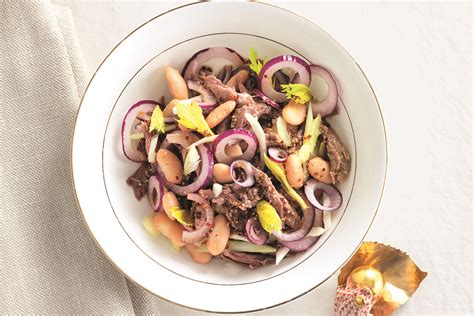 Di carne e mezzo litro d'acqua. Ricetta Insalata di bollito di manzo con cipolla rossa e ...