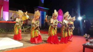 Musik pengiring adalah alat yang digunakan untuk mengiringi suatu tarian. Apa Itu Tari Persembahan? (SEJARAH, GERAKAN, FUNGSI dll)