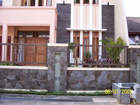 Seluruh pengaturan dan penerapan dari rumah minimalis tampak depan dengan batu alam biasanya terlihat sangat ideal. 7 Gambar Rumah Minimalis 2 Lantai Dengan Balkon Yg Paling ...