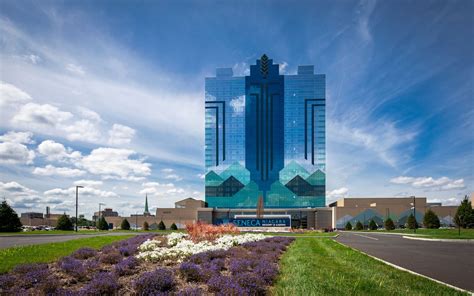 The casino floor has an area of 147,000 sq ft (13,700 m 2) with 99. Seneca Niagara Resort & Casino - Adults Only Niagara Falls ...