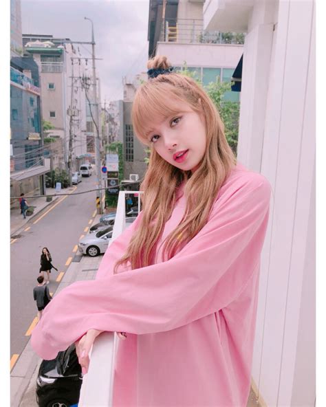 Blackpink Lisa Goes Black Pink Check Out Her Fits That Are Absolute Bliss