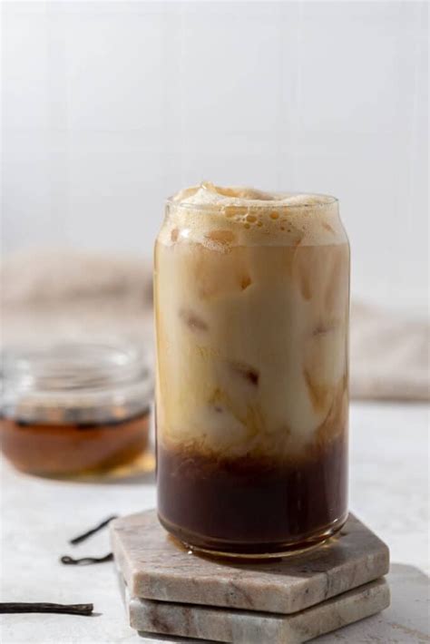 Iced Toasted Vanilla Oatmilk Shaken Espresso Starbucks Copycat 2023