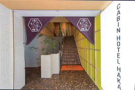 The hotel also has a vending machine corner. 福岡 カプセルホテル設計 簡易宿所 | Burg.co