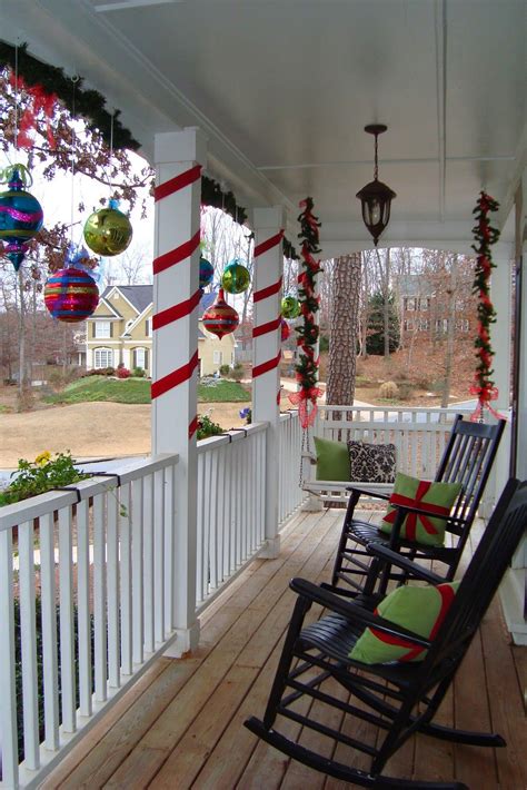 10 Christmas Front Porch Decorations