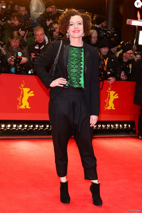 Maria schrader (born september 27, 1965) is a german actress. Maria Schrader lors de la première du film Django pendant ...