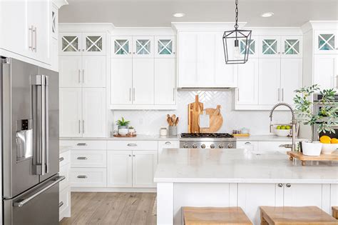 3 Reasons To Paint Your Kitchen Cabinets White