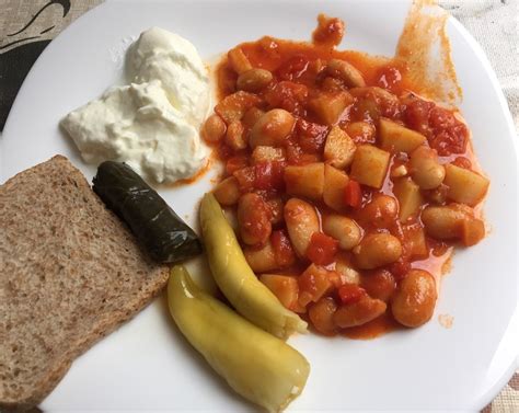 Griechische dicke weiße Bohnen in Tomatensoße von Greek Fan