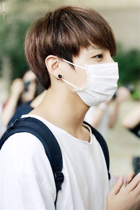 We hope you enjoy our growing collection of hd images to use as a. Deretan 25 Foto Terbaru Jungkook BTS yang Bikin Klepek ...
