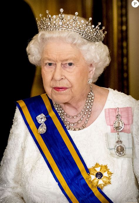 La reine Elisabeth II d'Angleterre - Les souverains ...