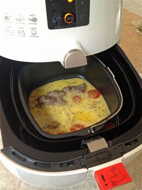 Flipping your fried eggs is one of the most intimidating acts of any beginner breakfast chef. Fry, Bake, Grill, & Roast With The Philips AirFryer ...