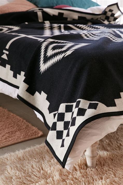 Pendleton stands behind its products with full warrantees and will. Pendleton Los Ojos Reversible Bed Blanket in 2020 | Beach ...