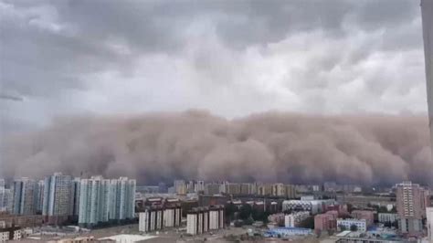 China Weather Warning Issued As Massive Sandstorm Engulfs Hami City