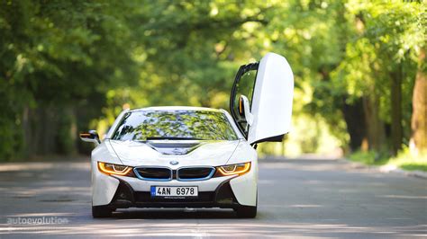 The trio of power sources combines for a. BMW i8 1.5-liter 3-cylinder Plant Wins 2015 International Engine of the Year Award - autoevolution