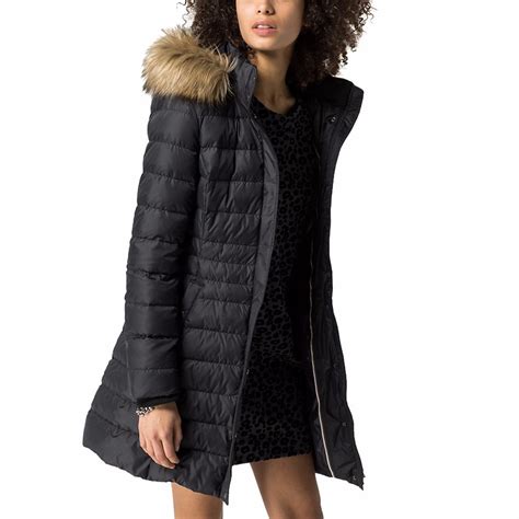 Accédez aux dernières tendances avec notre sélection pour femme, homme et enfant. Doudoune longue Tommy Hilfiger femme modèle Maria noire